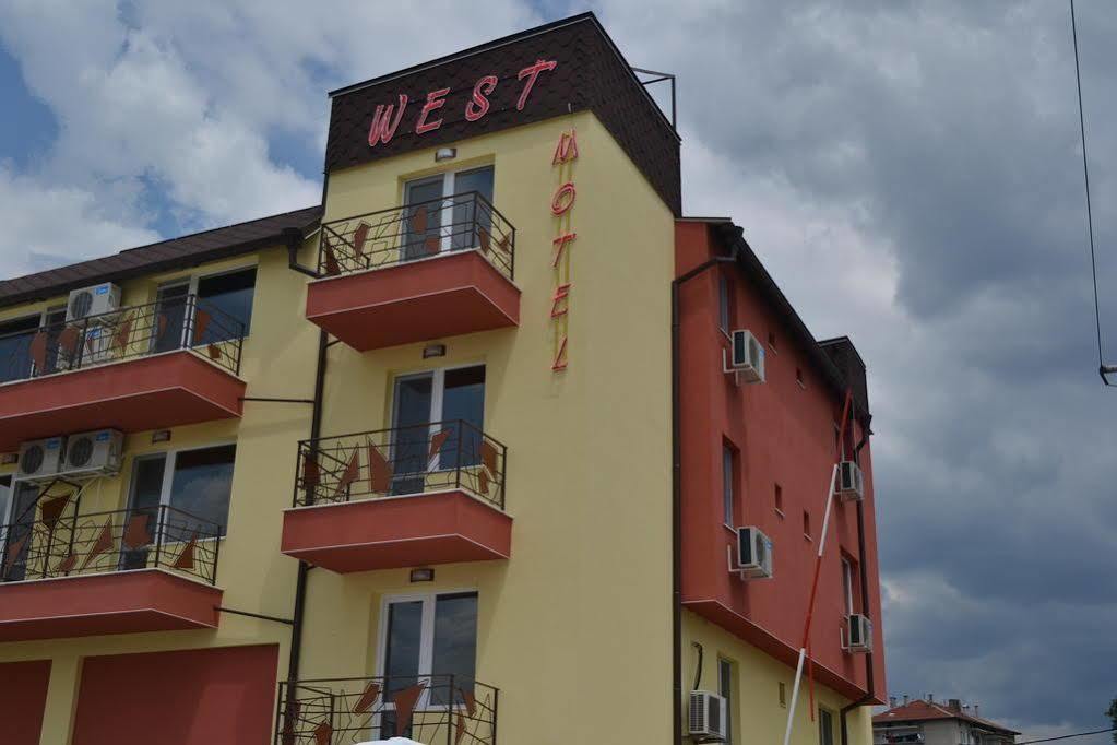 Hotel West بلاغويفغراد المظهر الخارجي الصورة